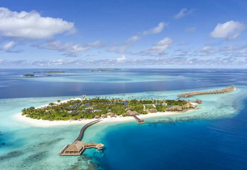 Coco Bar at Hurawalhi Island Resort thumbnail 3